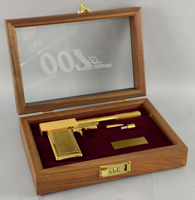 The Man With The Golden Gun replica gouden pistool SD Studios 1994